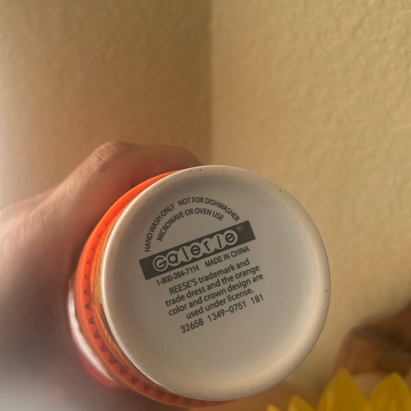 Reese’s peanut butter cup ceramic silicone grip - Picture 3 of 4